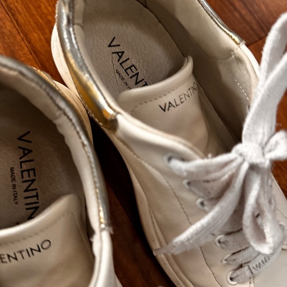 BLOGGER’S FAVE! Valentino fresia leather white sneakers US 7.5 - Picture 4 of 9